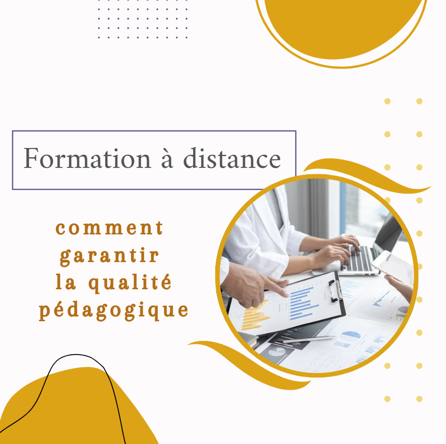 formatrice animant une classe virtuelle avec des apprenants connectés à distance